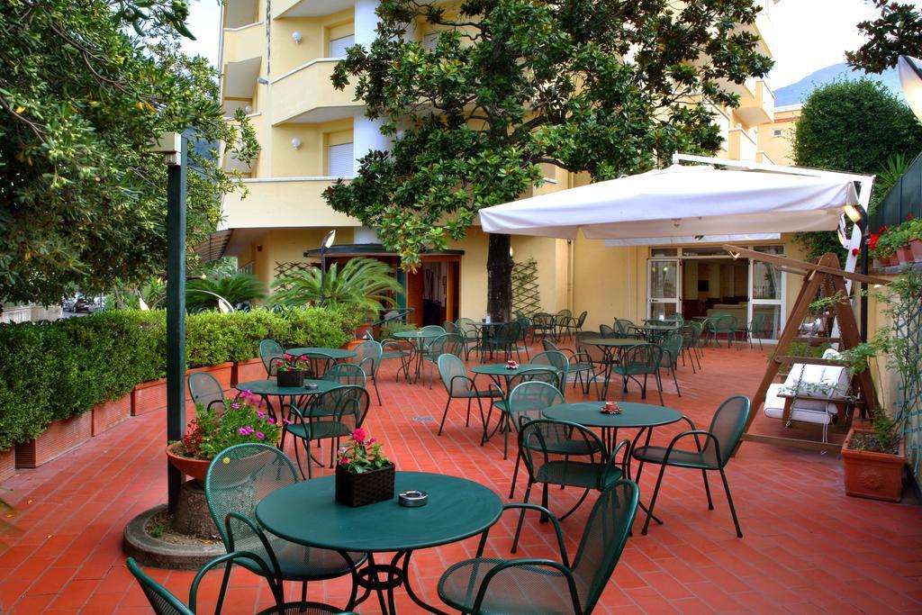Hotel Villa Serena Кастелламмаре-ді-Стабія Екстер'єр фото